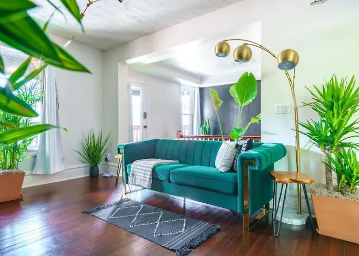 Jungle House Short North Downtown Free Parking - Steps To Convention Center & Nationwide Arena - 2br Luxury - Sleeps 8 - Over 5,800 Five Star