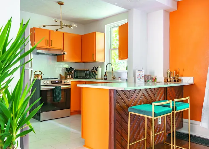 Jungle House Short North Downtown Free Parking - Steps To Convention Center & Nationwide Arena - 2br Luxury - Sleeps 8 - Over 5,800 Five Star Сasa de vacaciones