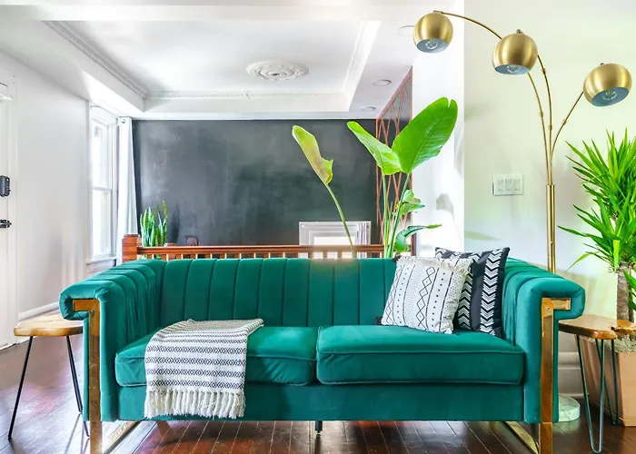 Сasa de vacaciones Jungle House Short North Downtown Free Parking - Steps To Convention Center & Nationwide Arena - 2br Luxury - Sleeps 8 - Over 5,800 Five Star Columbus