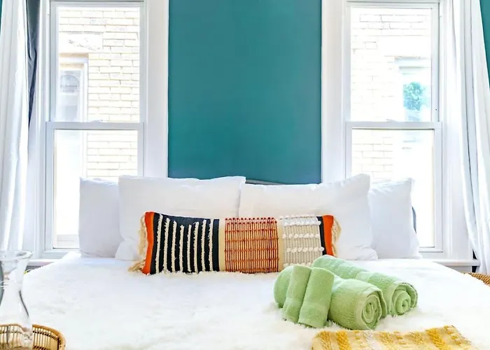 Jungle House Short North Downtown Free Parking - Steps To Convention Center & Nationwide Arena - 2br Luxury - Sleeps 8 - Over 5,800 Five Star Сasa de vacaciones
