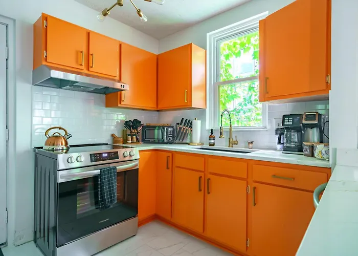 Jungle House Short North Downtown Free Parking - Steps To Convention Center & Nationwide Arena - 2br Luxury - Sleeps 8 - Over 5,800 Five Star Сasa de vacaciones