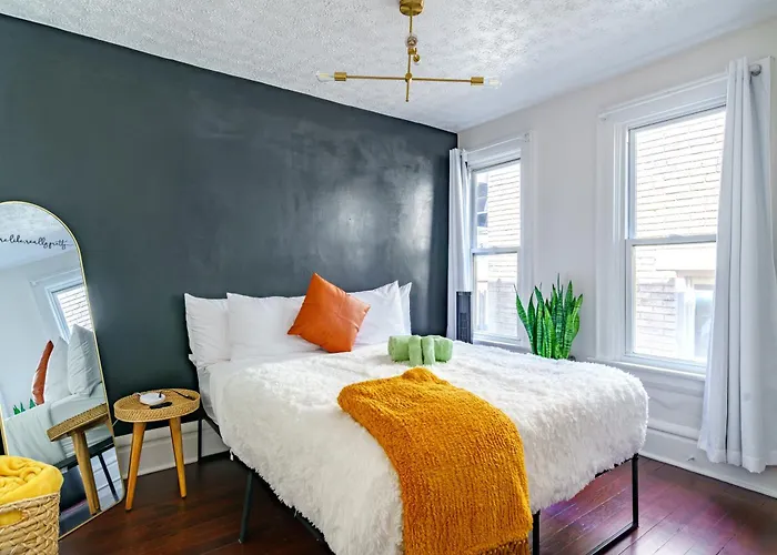 Jungle House Short North Downtown Free Parking - Steps To Convention Center & Nationwide Arena - 2br Luxury - Sleeps 8 - Over 5,800 Five Star Сasa de vacaciones