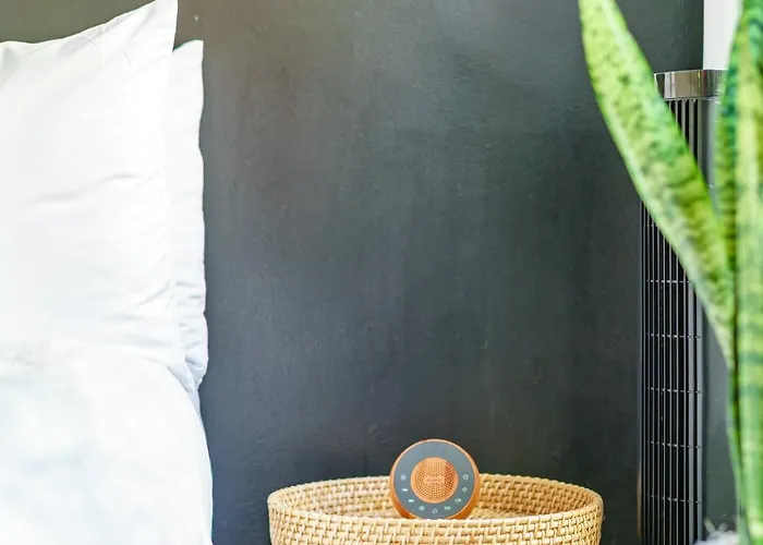 Jungle House Short North Downtown Free Parking - Steps To Convention Center & Nationwide Arena - 2br Luxury - Sleeps 8 - Over 5,800 Five Star Сasa de vacaciones *
