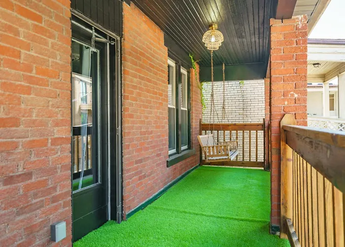 Jungle House Short North Downtown Free Parking - Steps To Convention Center & Nationwide Arena - 2br Luxury - Sleeps 8 - Over 5,800 Five Star Сasa de vacaciones