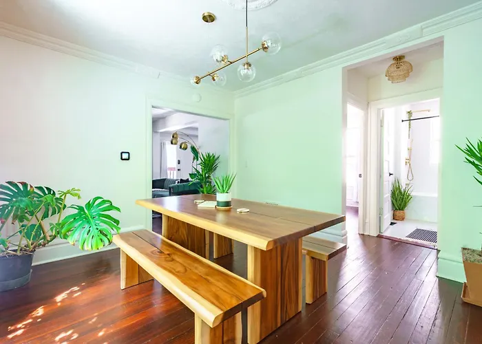 Jungle House Short North Downtown Free Parking - Steps To Convention Center & Nationwide Arena - 2br Luxury - Sleeps 8 - Over 5,800 Five Star Сasa de vacaciones