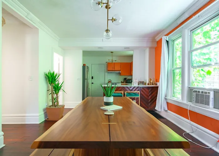 Jungle House Short North Downtown Free Parking - Steps To Convention Center & Nationwide Arena - 2br Luxury - Sleeps 8 - Over 5,800 Five Star Сasa de vacaciones *