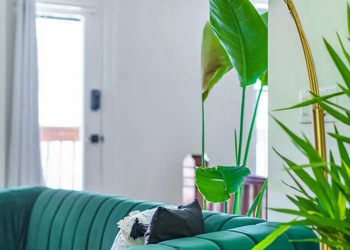 Jungle House Short North Downtown Free Parking - Steps To Convention Center & Nationwide Arena - 2br Luxury - Sleeps 8 - Over 5,800 Five Star Сasa de vacaciones
