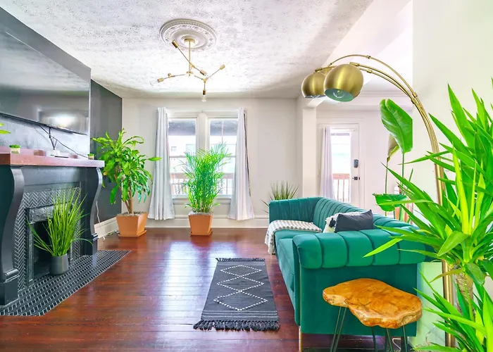 Jungle House Short North Downtown Free Parking - Steps To Convention Center & Nationwide Arena - 2br Luxury - Sleeps 8 - Over 5,800 Five Star Сasa de vacaciones