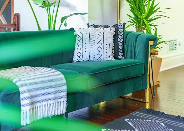 Jungle House Short North Downtown Free Parking - Steps To Convention Center & Nationwide Arena - 2br Luxury - Sleeps 8 - Over 5,800 Five Star *