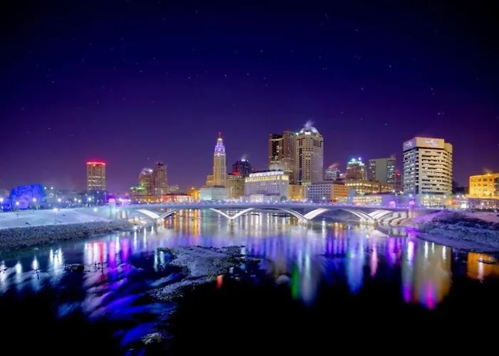 Jungle House Short North Downtown Free Parking - Steps To Convention Center & Nationwide Arena - 2br Luxury - Sleeps 8 - Over 5,800 Five Star Сasa de vacaciones *